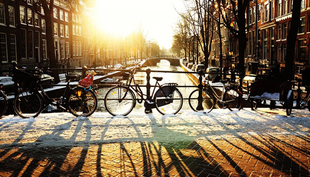 Amsterdamse grachten in de winter. Bekijk onze top 5 bezienswaardigheden in Amsterdam tijdens de kerstvakantie!