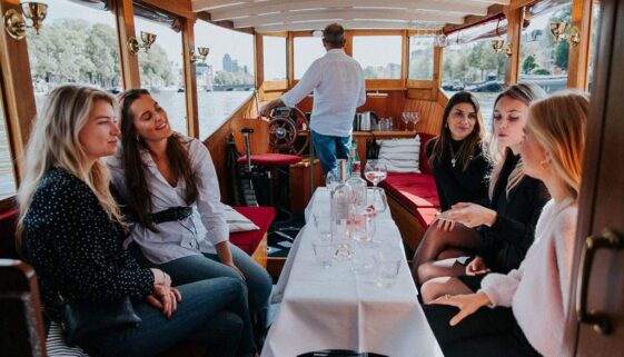 Babyshower op een boot in Amsterdam