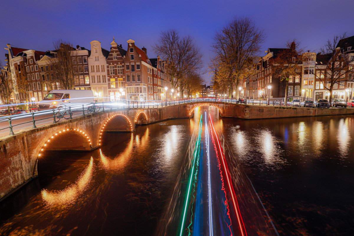 Varen op de grachten in elk seizoen Amsterdam